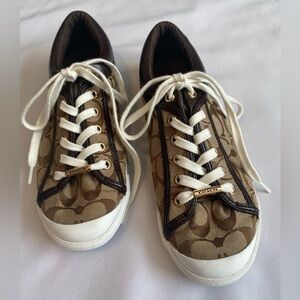 Coach Francesco Tan and Brown lace-up Sneakers. Size 8.5
